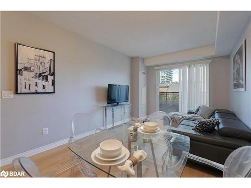 307-385 Prince Of Wales Drive, Mississauga, ON - Indoor