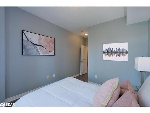 307-385 Prince Of Wales Drive, Mississauga, ON - Indoor Photo Showing Bedroom