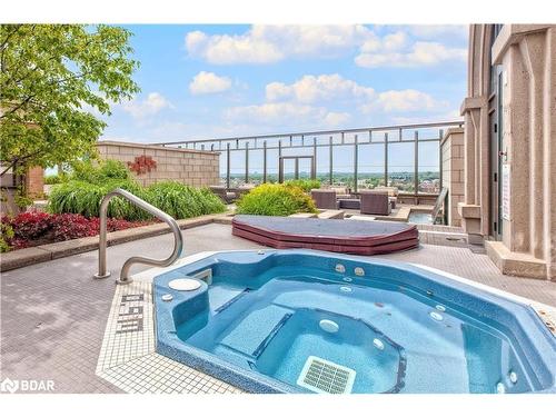 307-385 Prince Of Wales Drive, Mississauga, ON - Outdoor With In Ground Pool