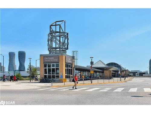 307-385 Prince Of Wales Drive, Mississauga, ON - Outdoor