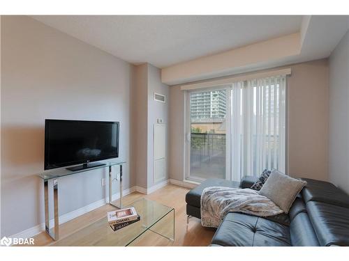 307-385 Prince Of Wales Drive, Mississauga, ON - Indoor Photo Showing Living Room