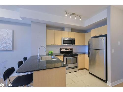 307-385 Prince Of Wales Drive, Mississauga, ON - Indoor Photo Showing Kitchen
