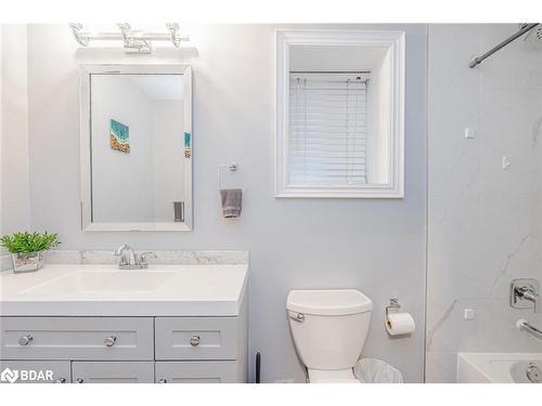 30 Hewitt Place, Barrie, ON - Indoor Photo Showing Bathroom