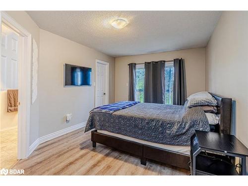 30 Hewitt Place, Barrie, ON - Indoor Photo Showing Bedroom