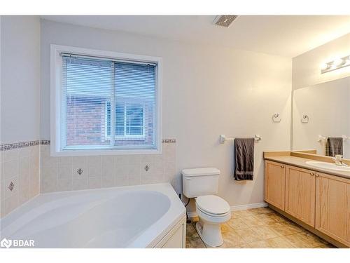 30 Hewitt Place, Barrie, ON - Indoor Photo Showing Bathroom