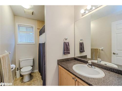 30 Hewitt Place, Barrie, ON - Indoor Photo Showing Bathroom
