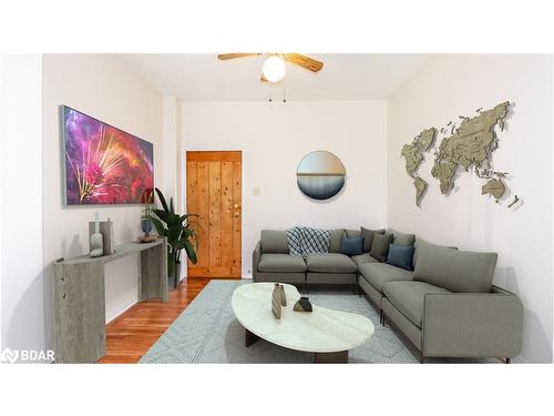 82 Melinda Crescent, Barrie, ON - Indoor Photo Showing Living Room