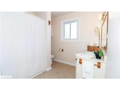 82 Melinda Crescent, Barrie, ON - Indoor