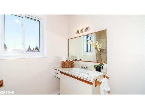 82 Melinda Crescent, Barrie, ON - Indoor Photo Showing Bathroom