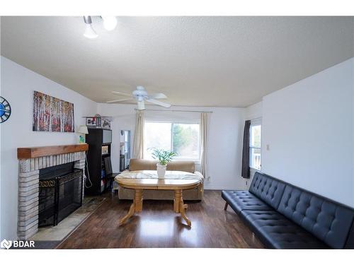 57-19 Dawson Drive, Collingwood, ON - Indoor Photo Showing Living Room With Fireplace