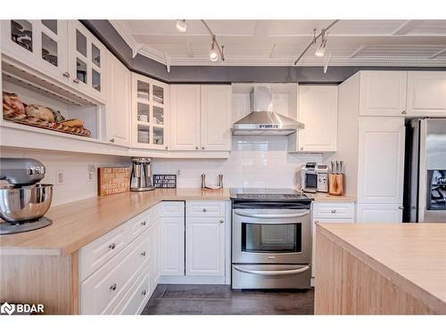 1923 10Th Line, Innisfil, ON - Indoor Photo Showing Kitchen