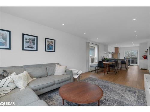90 Larkin Drive, Barrie, ON - Indoor Photo Showing Living Room