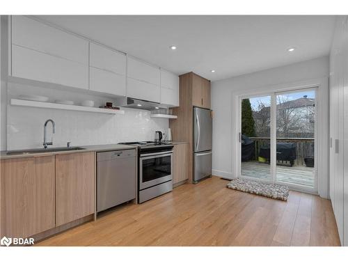 90 Larkin Drive, Barrie, ON - Indoor Photo Showing Kitchen With Stainless Steel Kitchen With Upgraded Kitchen
