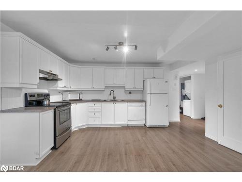 90 Larkin Drive, Barrie, ON - Indoor Photo Showing Kitchen