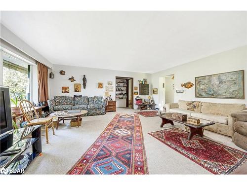 13968 9Th Line, Halton Hills, ON - Indoor Photo Showing Living Room
