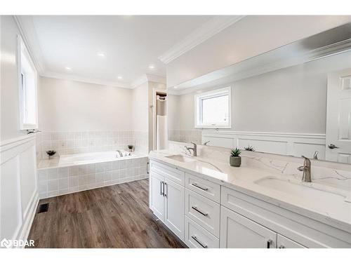 99 Mcintyre Drive, Barrie, ON - Indoor Photo Showing Bathroom