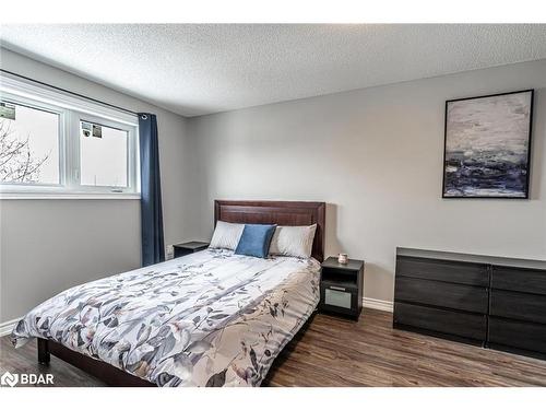 99 Mcintyre Drive, Barrie, ON - Indoor Photo Showing Bedroom
