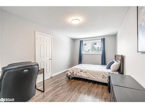99 Mcintyre Drive, Barrie, ON - Indoor Photo Showing Bedroom