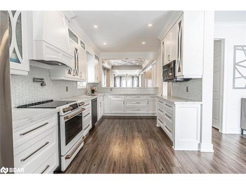 99 Mcintyre Drive, Barrie, ON - Indoor Photo Showing Kitchen With Upgraded Kitchen