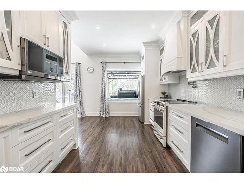 99 Mcintyre Drive, Barrie, ON - Indoor Photo Showing Kitchen With Upgraded Kitchen