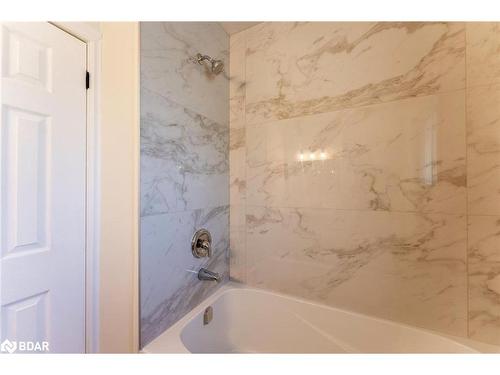 262 Duckworth Street, Barrie, ON - Indoor Photo Showing Bathroom