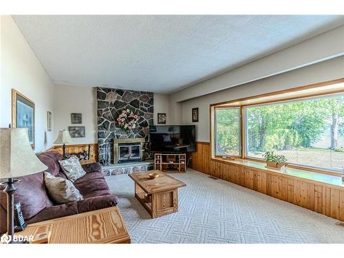 39 Grandview Crescent, Oro-Medonte, ON - Indoor Photo Showing Living Room With Fireplace