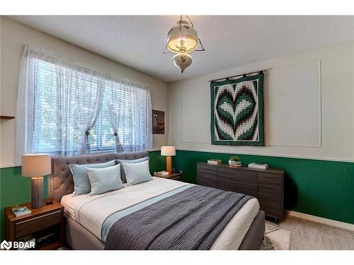 39 Grandview Crescent, Oro-Medonte, ON - Indoor Photo Showing Bedroom