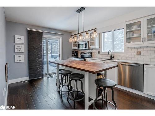 63 Mapleton Avenue, Barrie, ON - Indoor Photo Showing Kitchen With Upgraded Kitchen