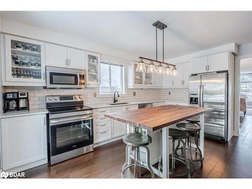 63 Mapleton Avenue, Barrie, ON - Indoor Photo Showing Kitchen With Upgraded Kitchen