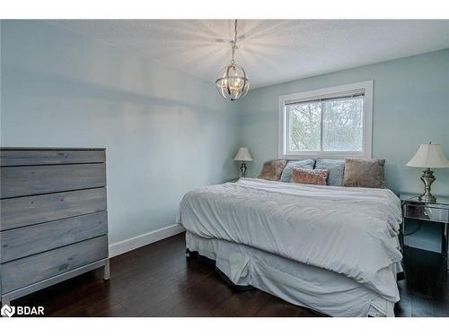 63 Mapleton Avenue, Barrie, ON - Indoor Photo Showing Bedroom