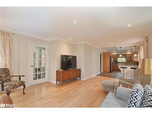4207 Trapper Crescent, Mississauga, ON - Indoor Photo Showing Living Room