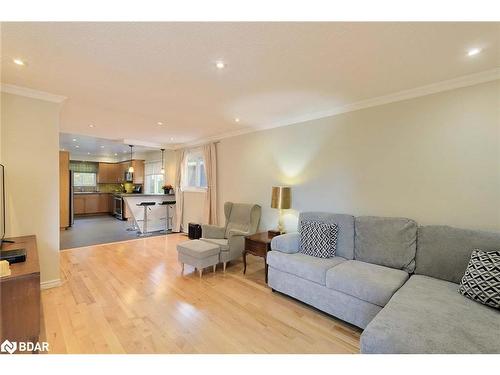 4207 Trapper Crescent, Mississauga, ON - Indoor Photo Showing Living Room