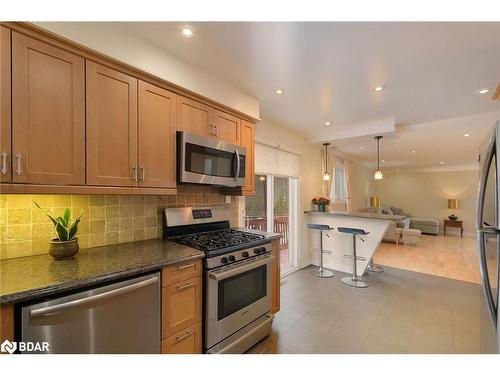 4207 Trapper Crescent, Mississauga, ON - Indoor Photo Showing Kitchen