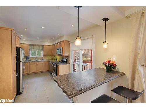 4207 Trapper Crescent, Mississauga, ON - Indoor Photo Showing Kitchen