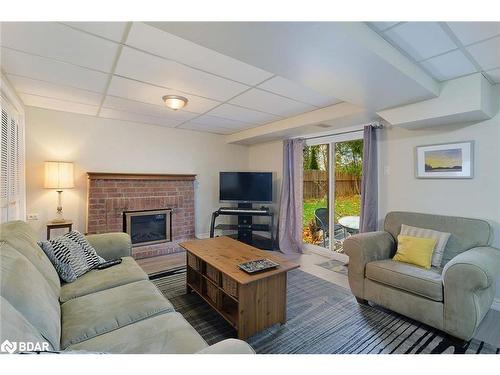 4207 Trapper Crescent, Mississauga, ON - Indoor Photo Showing Living Room With Fireplace
