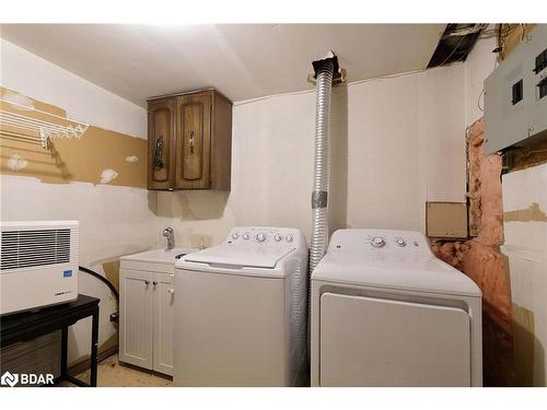 4207 Trapper Crescent, Mississauga, ON - Indoor Photo Showing Laundry Room