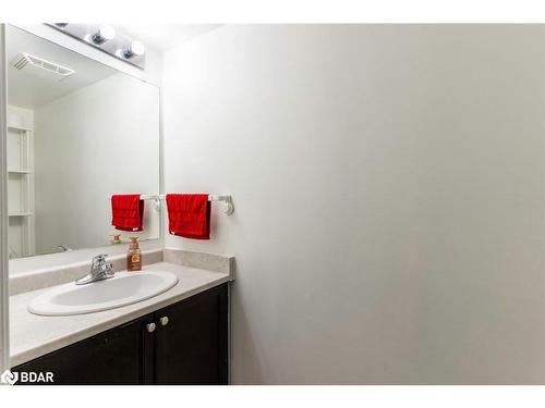 2-141 Sydenham Wells, Barrie, ON - Indoor Photo Showing Bathroom