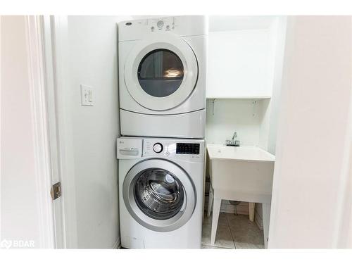 2-141 Sydenham Wells, Barrie, ON - Indoor Photo Showing Laundry Room