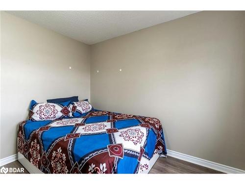 2-141 Sydenham Wells, Barrie, ON - Indoor Photo Showing Bedroom