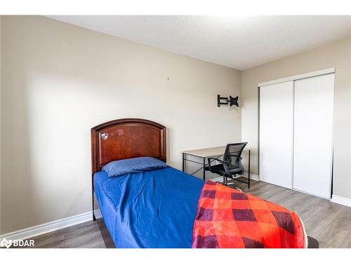 2-141 Sydenham Wells, Barrie, ON - Indoor Photo Showing Bedroom