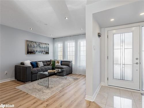 129 Flagstone Way, Newmarket, ON - Indoor Photo Showing Living Room