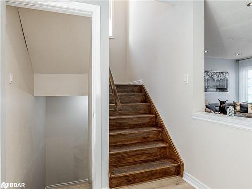 129 Flagstone Way, Newmarket, ON - Indoor Photo Showing Other Room