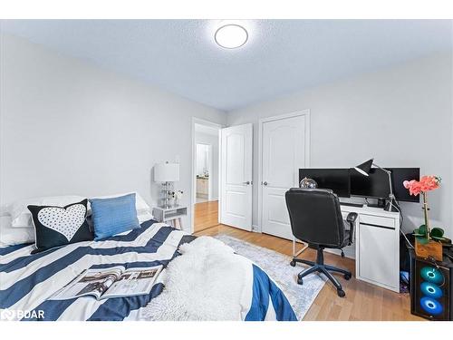 129 Flagstone Way, Newmarket, ON - Indoor Photo Showing Other Room