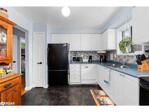 13 Kate Aitken Crescent, New Tecumseth, ON - Indoor Photo Showing Kitchen With Double Sink