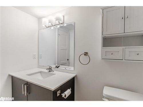 5-23 Hay Lane, Barrie, ON - Indoor Photo Showing Bathroom