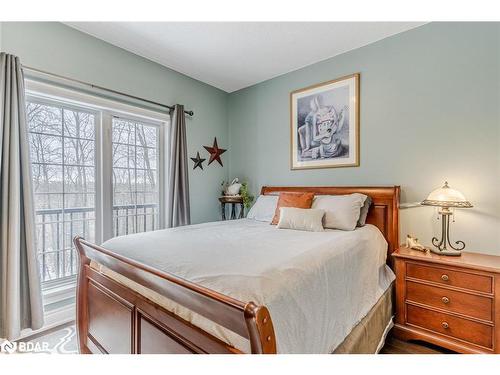 212-44 Ferndale Drive S, Barrie, ON - Indoor Photo Showing Bedroom