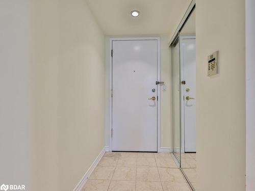 318-168 Simcoe Street, Toronto, ON - Indoor Photo Showing Other Room