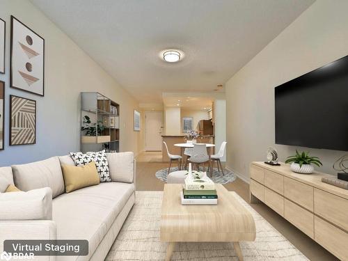 318-168 Simcoe Street, Toronto, ON - Indoor Photo Showing Living Room