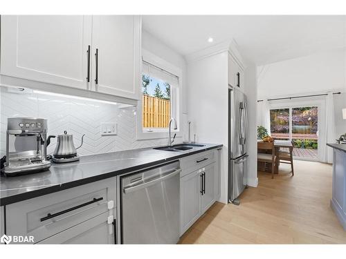 32 Dickinson Court, Elora, ON - Indoor Photo Showing Kitchen