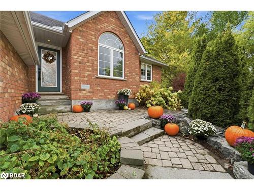 32 Dickinson Court, Elora, ON - Outdoor